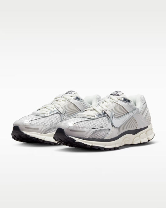 Vomero 5 - Photon dust metallic silver